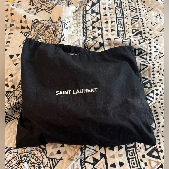 Pre-owned ๐ Saint Laurent Shoulder Bag- Good condition - Picture 3 of 6